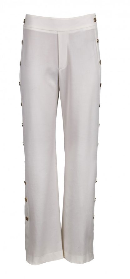 Rue de Femme Hvit bukse med gullknapper fra Rue de Femme – Mio Trend