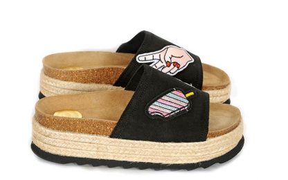 Maison Shoeshibar Airi, sorte sandaler med tøffe merker – Mio Trend