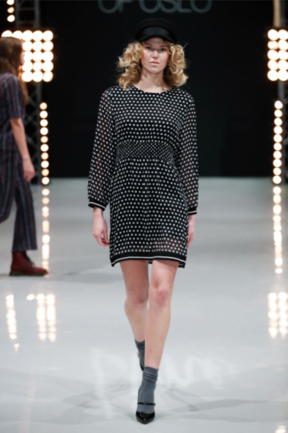 Line of Oslo Florette sort kjole med prikker – Mio Trend
