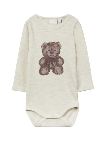 Beige ullbody til baby fra Name It – Ull Wup body i ull med bamse til baby – Mio Trend