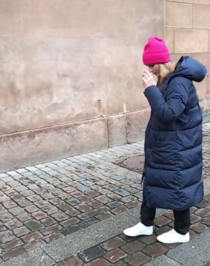 Blå kåpe fra Basic Apparel – Basic Apparel blå lang kåpe Lorin – Mio Trend