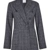 Grå rutete blazer fra Line of Oslo
