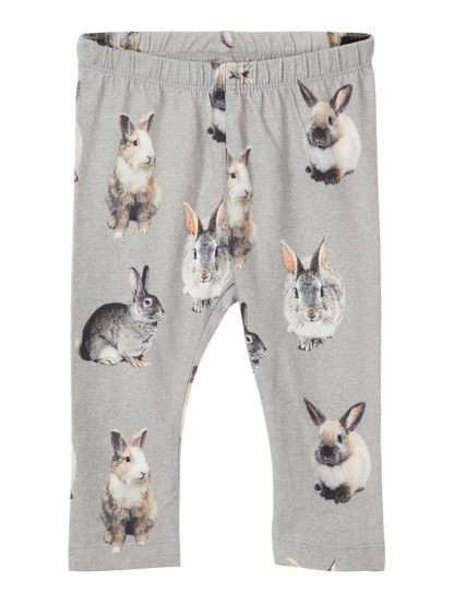 grå bukse med kaniner til baby – Name It grå bukse med kaniner – Mio Trend