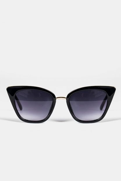 Solbriller fra Dixie Maro – RE:Designed by Dixie sorte cateye solbriller Maro – Mio Trend