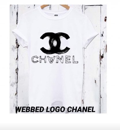 Chanel logo t-skjorte – Pusher Agency Chanel t-skjorte, Webbed Chanel – Mio Trend