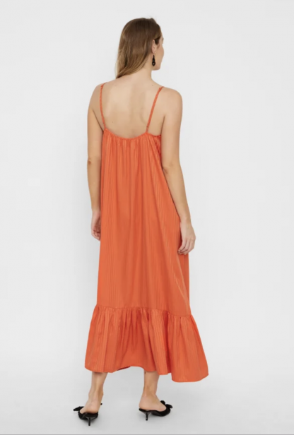 Oransje lang kjole
