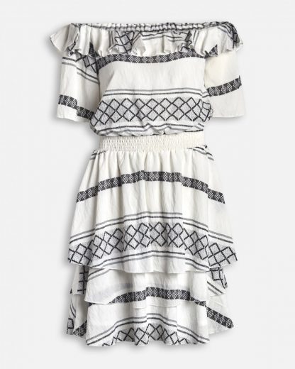Sisters Point kjole – Sisters Point off-shoulder kjole Nicoline – Mio Trend