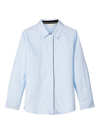 Penskjorte til barn fra Name It.  – Skjorter og vester lyse blå penskjorte Ruskie – Mio Trend