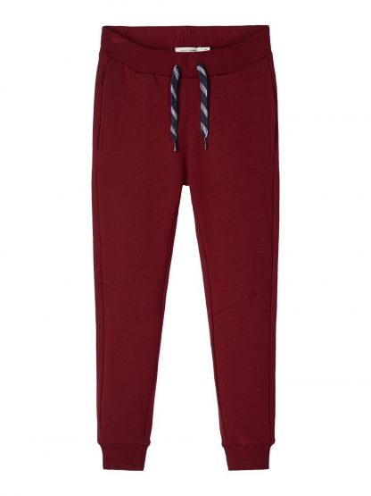 Name It rød joggebukse til gutt.  – Name It Mørke rød joggebukse Voltano – Mio Trend