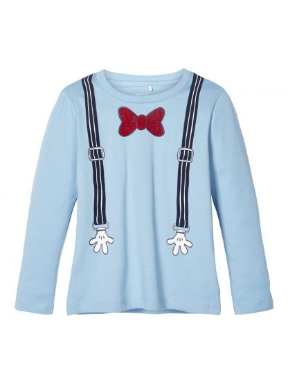 Genser med bukseseler, fra Name It.  – Name It blå genser med bukseseler Mickey – Mio Trend