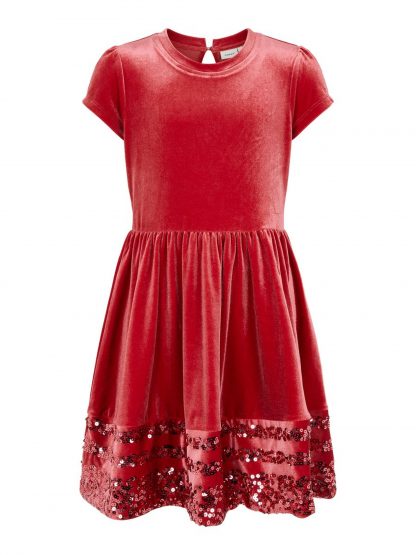 Rød julekjole jente, kjole fra Name It.  – Penklær til jul rød kjole i velur Helouri – Mio Trend