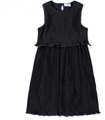 Marineblå penkjole jente, fra Name It. – Penklær til jul mørke blå kjole i plissè  – Mio Trend
