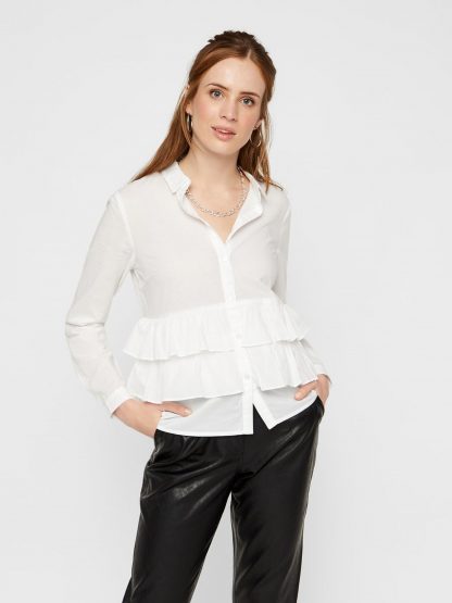 Hvit bluse med kapper – Pieces hvit bluse med kapper Nanni – Mio Trend