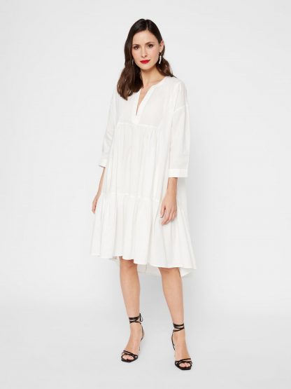 Hvit kjole YasHvit – Y.A.S hvit oversizet kjole Merian – Mio Trend
