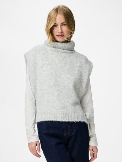 PCJECCA PONCHO BC - Image 3