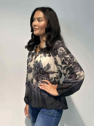 Sky bluse sort