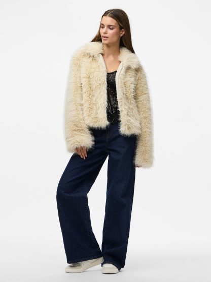 PCJILLA SHORT FLUFFY JACKET - Image 3