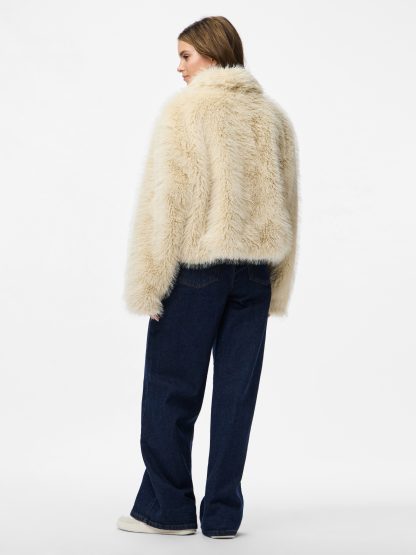 PCJILLA SHORT FLUFFY JACKET - Image 4